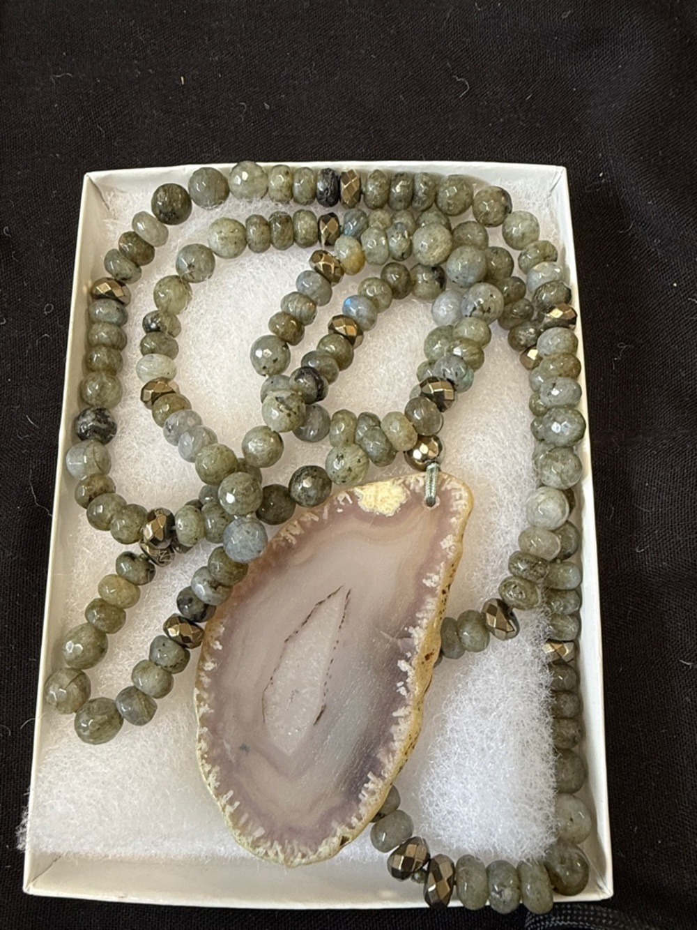 Labradorite Bead Necklace with Agate Slice Pendant - Gray